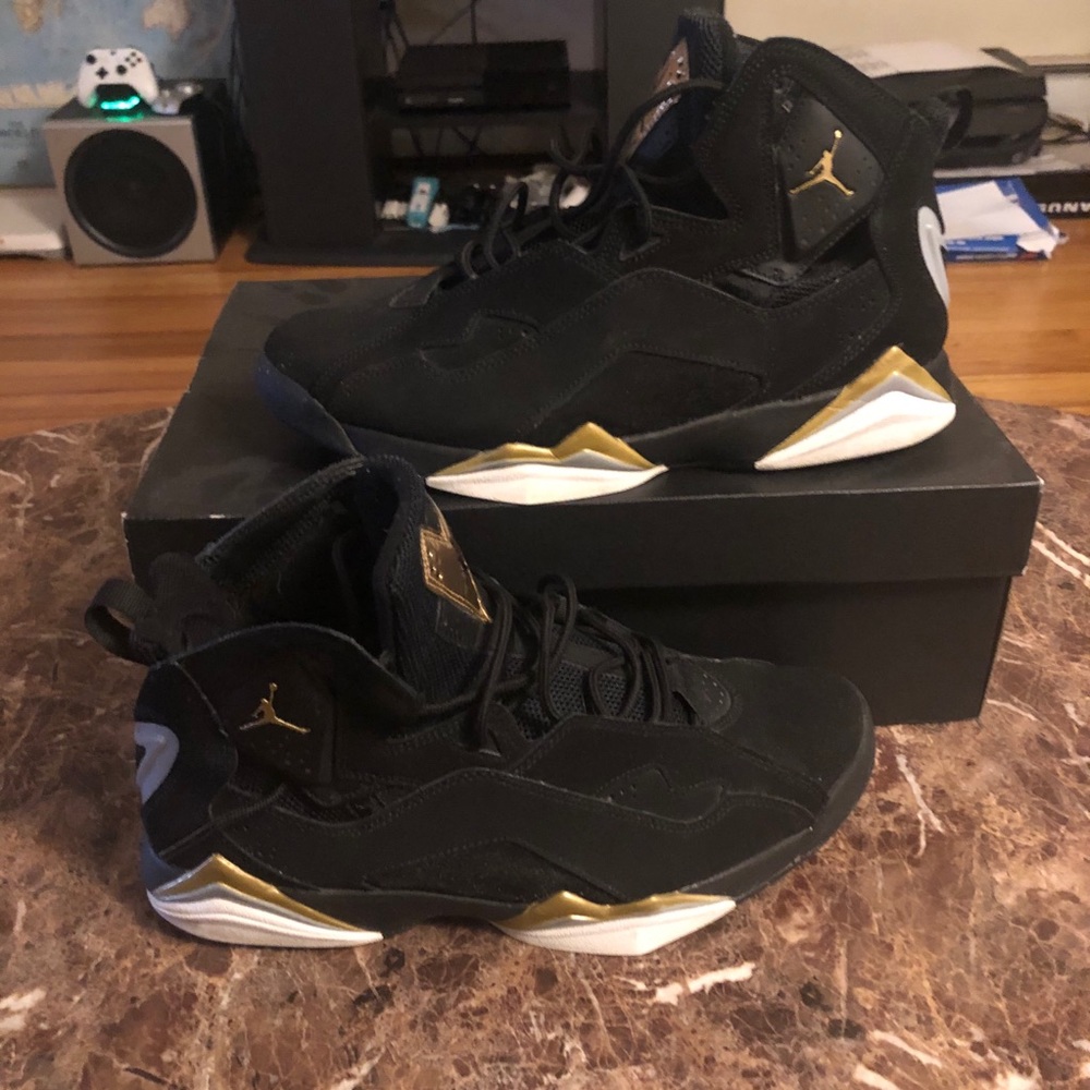 Men’s Jordan True Flight Black/Gold Sz 10.5 Used